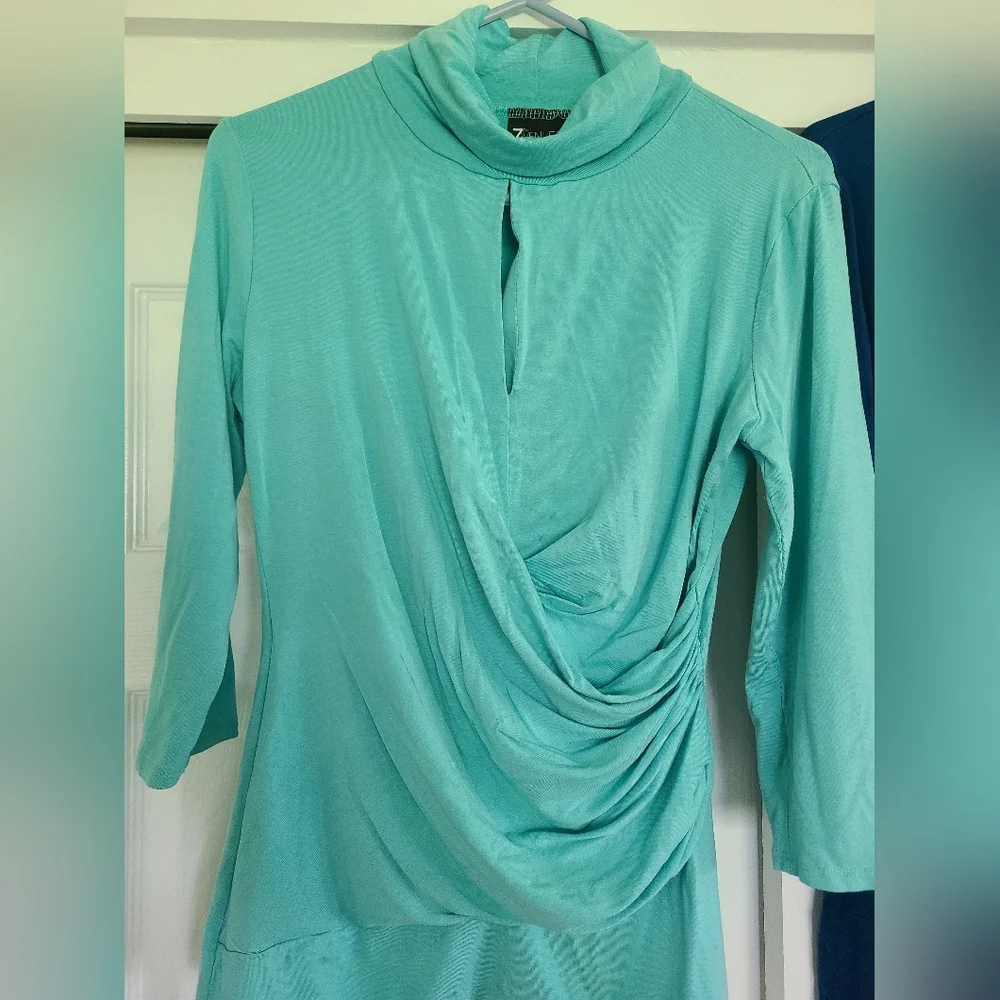 2 NY & Co long sleeve runched keyhole tops sz M - Picture 2 of 5